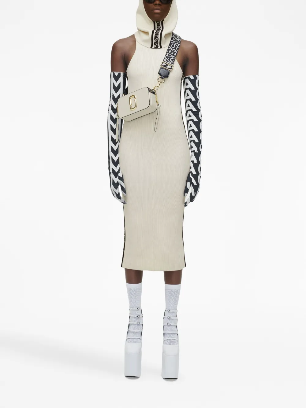 20736070_51093834_1000