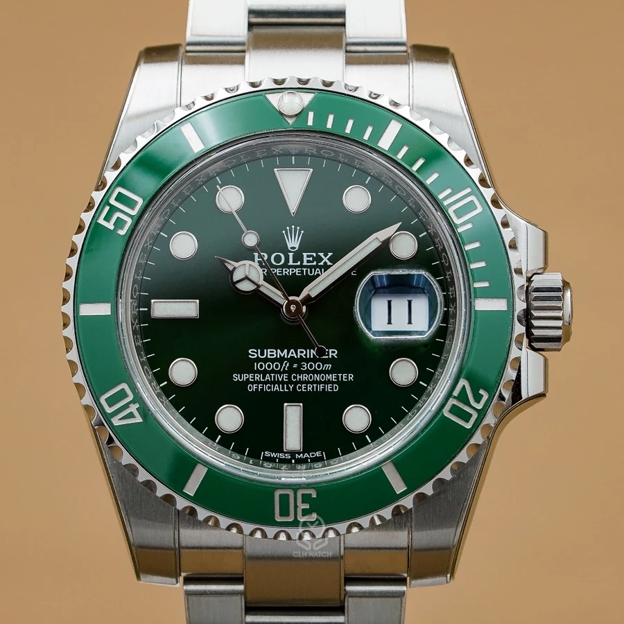 Rolex Submariner 116610LV “Hulk” 40mm Green Dial with Green Bezel